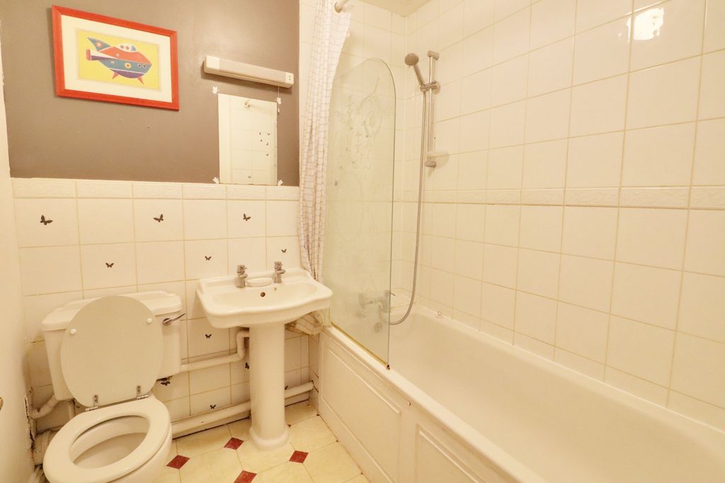 Property photo 3 of 5