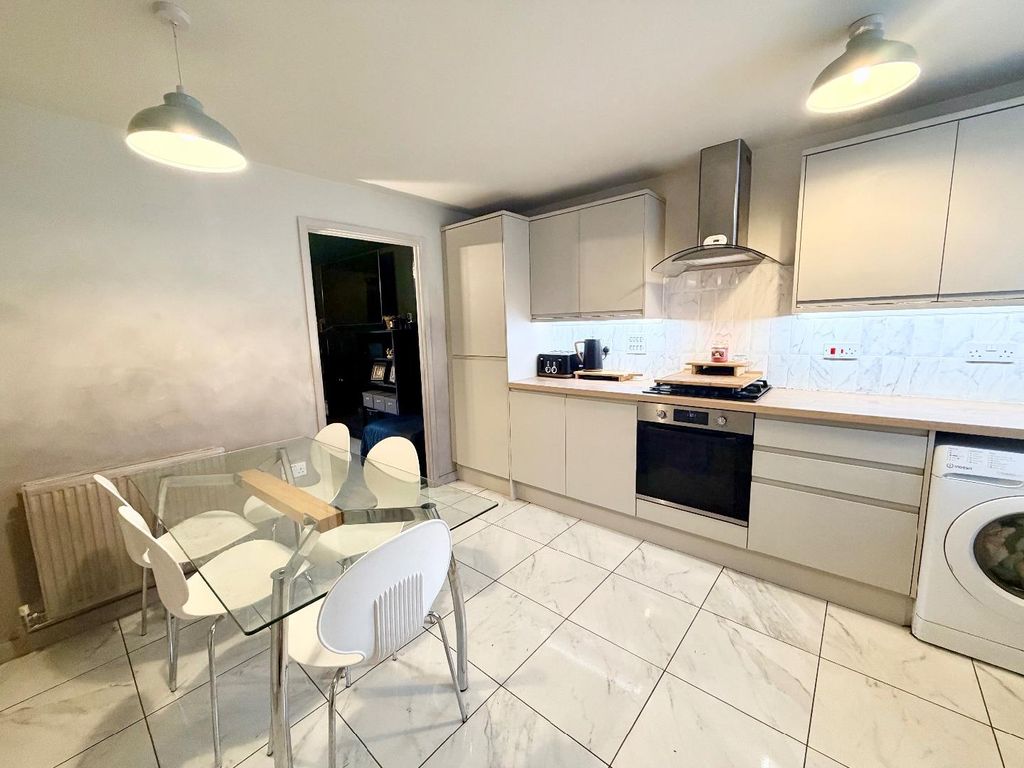 Property photo 3 of 14 Kitchen