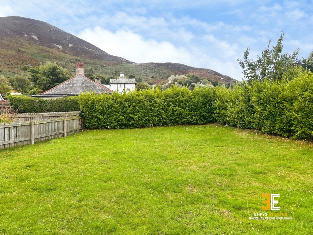 Property photo 2 of 27