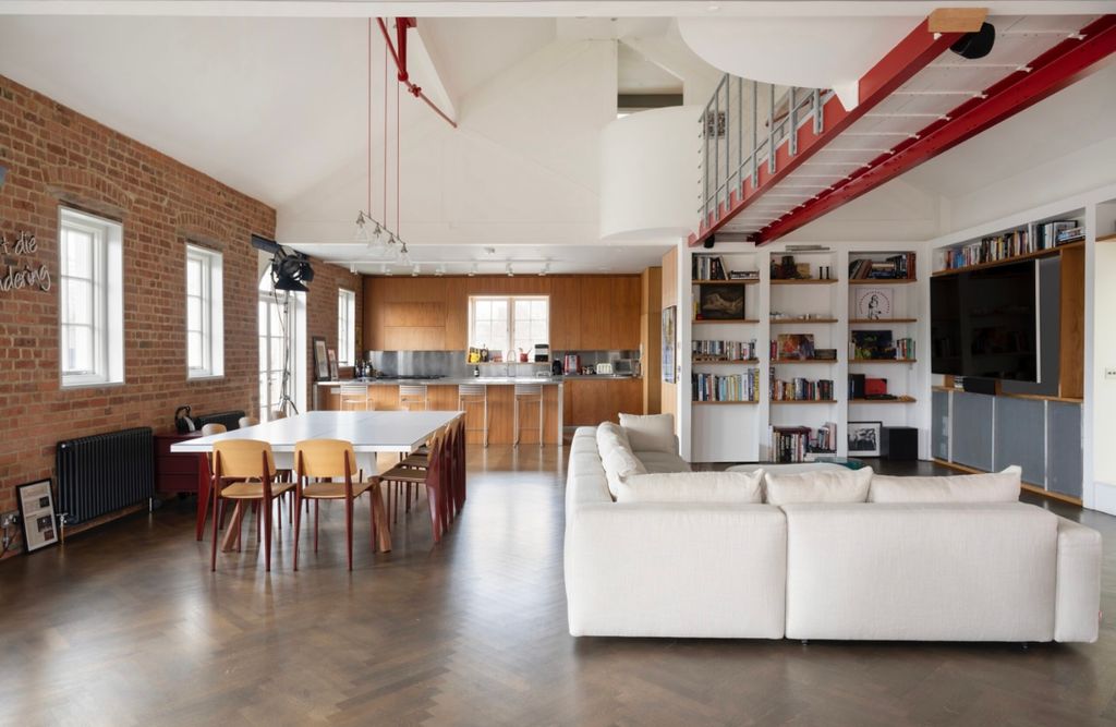 Property photo 2 of 12