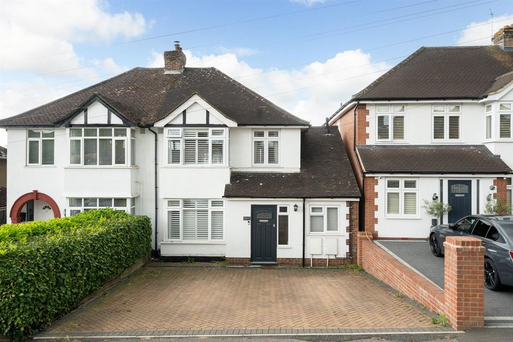 Property photo 1 of 19 11-Chambersbury-Lane-2.Jpg