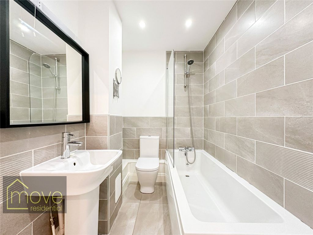 Property photo 2 of 11 Bathroom