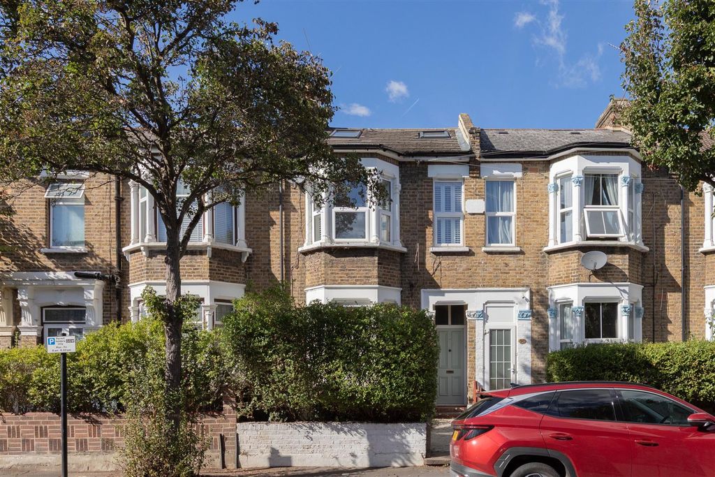 Property photo 1 of 20 Huxley Road, E10