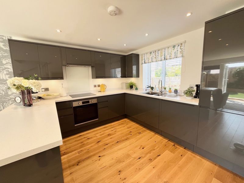 Property photo 2 of 11 Kitchen