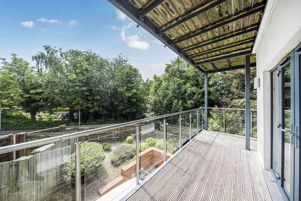 Property photo 2 of 20 Balcony