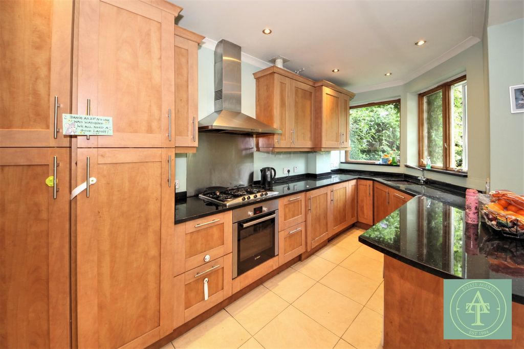 Property photo 3 of 27 Gallery