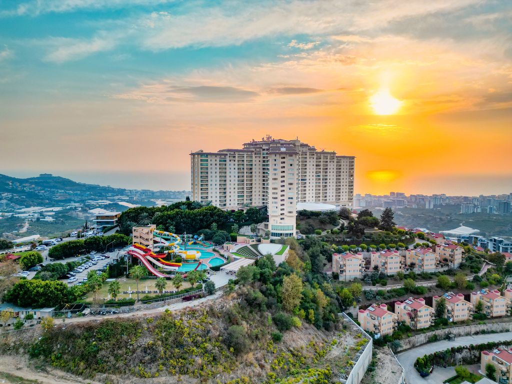 Property photo 3 of 22 Outstanding Sea-View Apartment For Sale In Alanya - A Choice Of On-Site Facilities