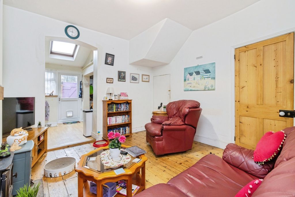 Property photo 3 of 16 Photo