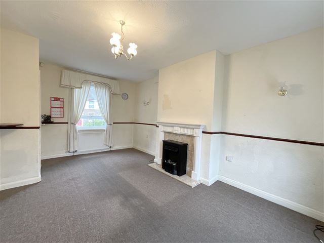 Property photo 3 of 16 Lounge