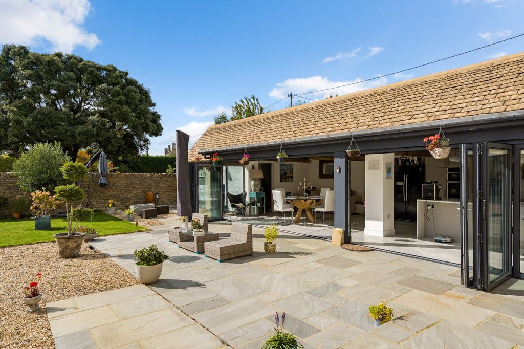 Property photo 2 of 17 Picture 2