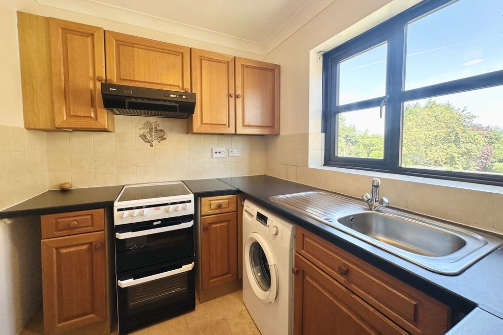 Property photo 2 of 8 Picture No. 35