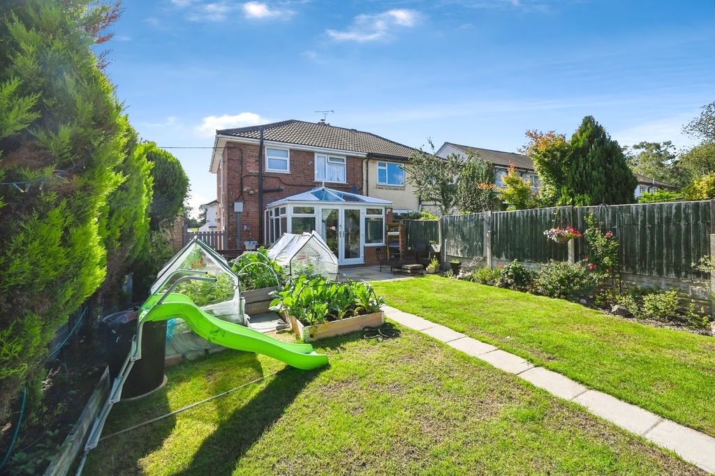Property photo 2 of 17 Garden