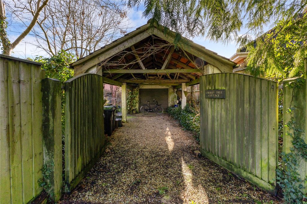 Property photo 2 of 19 Parking