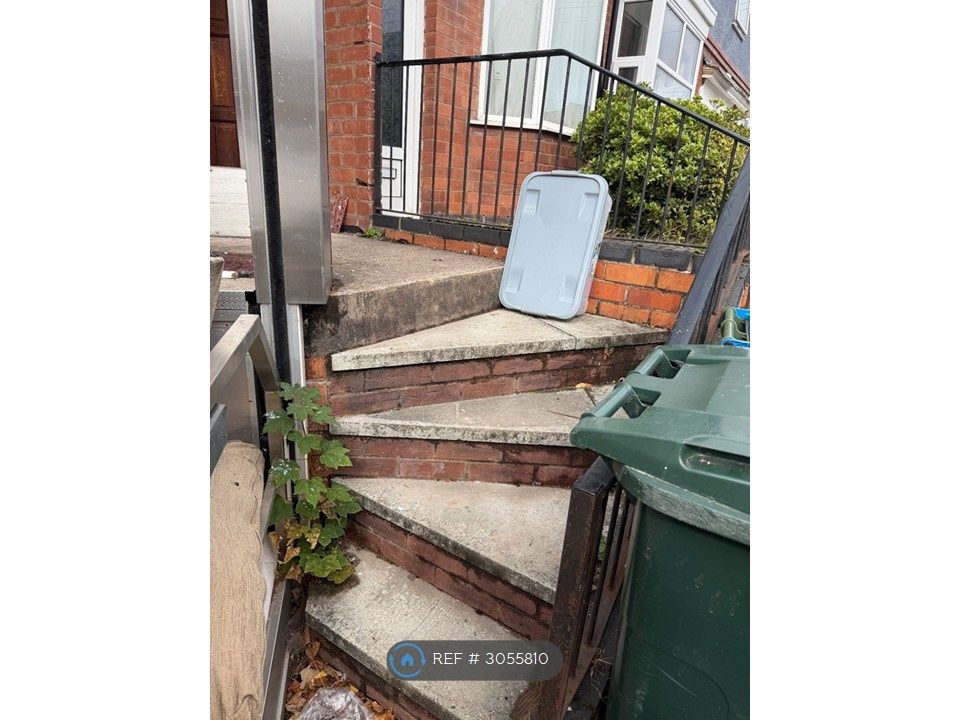 Property photo 2 of 21 Steps Up To Door