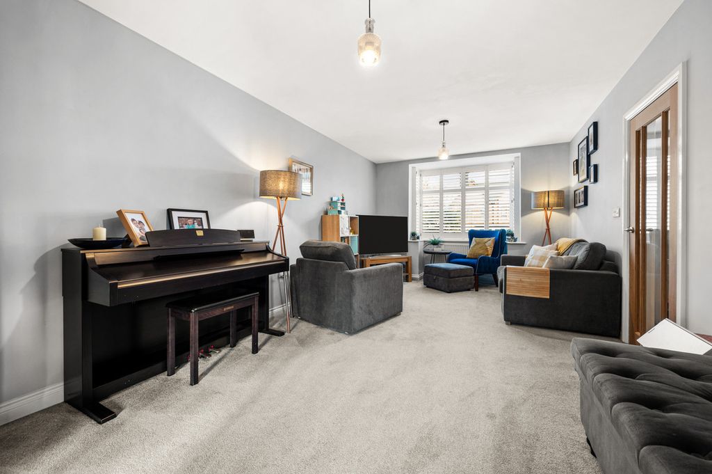 Property photo 2 of 25