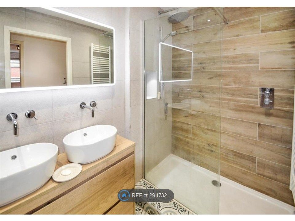 Property photo 3 of 11 Bathroom