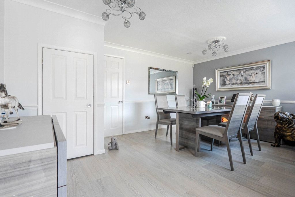 Property photo 3 of 17 Picture No. 12