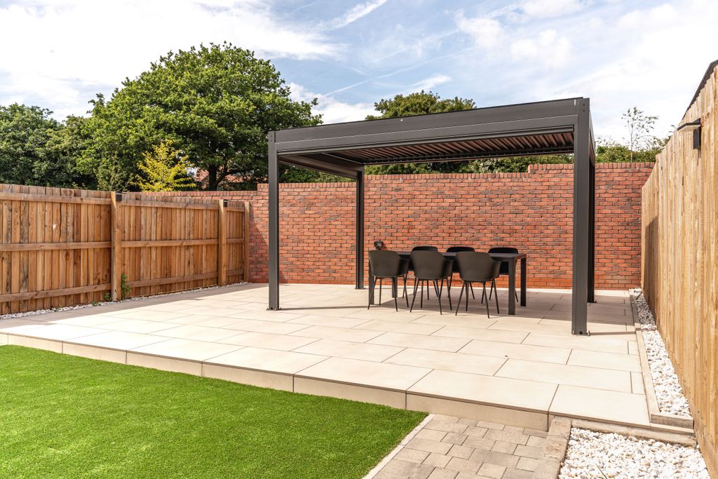 Property photo 3 of 18 A7409914-2