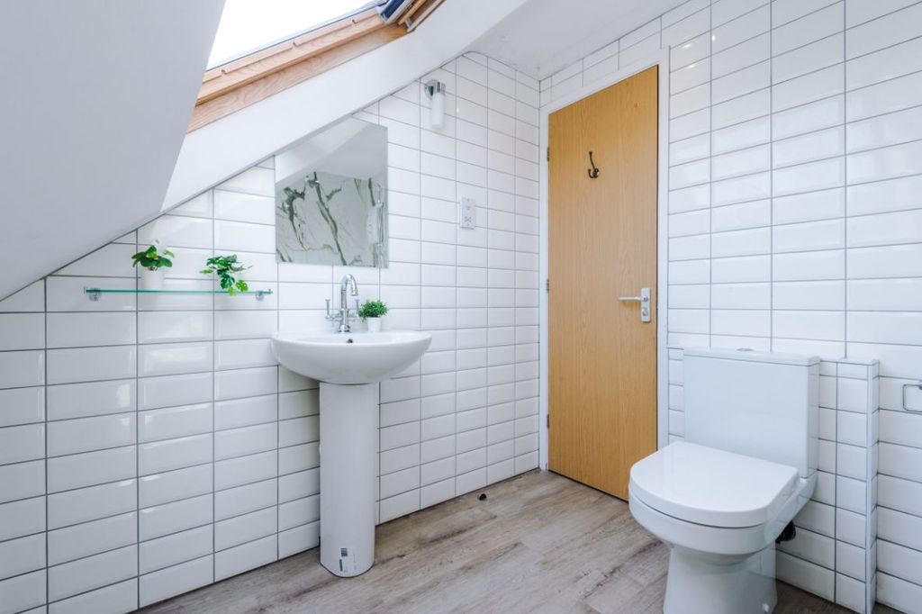Property photo 3 of 17 97Cr - Bathroom