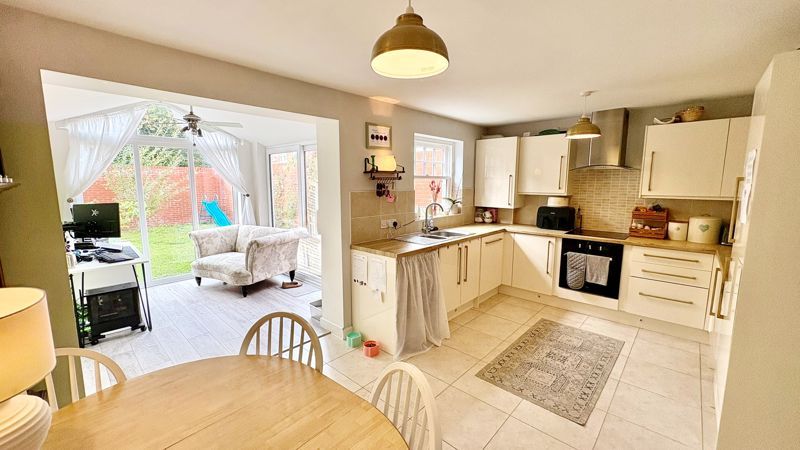 Property photo 2 of 17 Photo 4