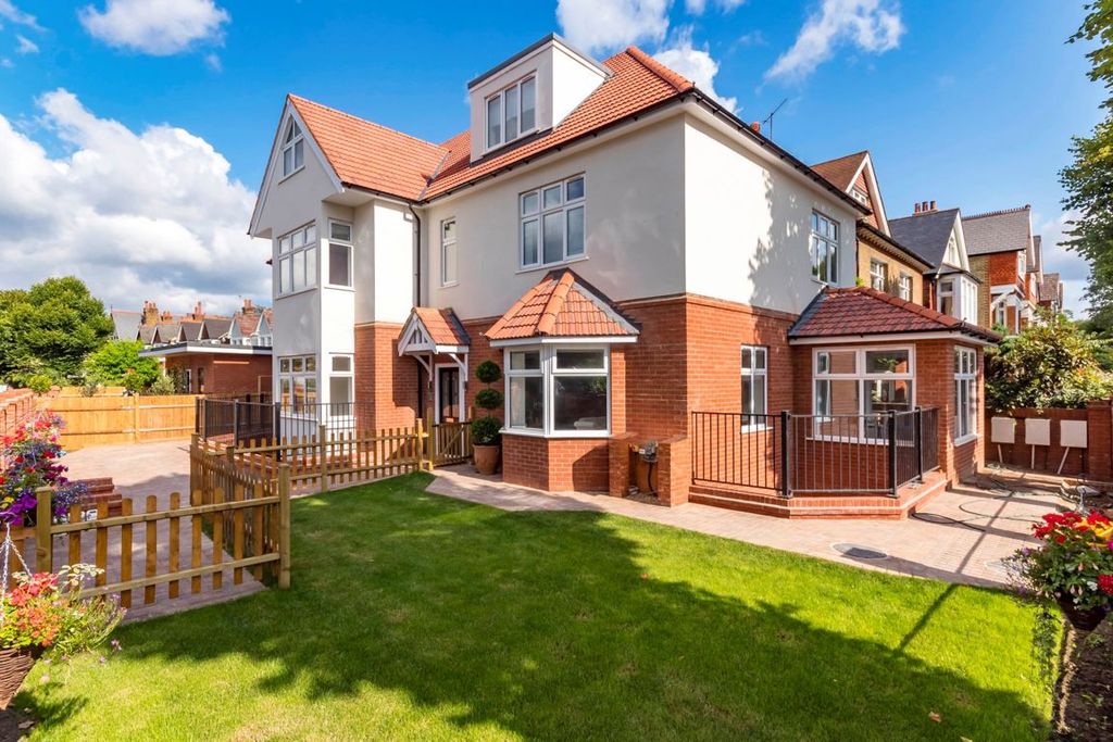 Property photo 1 of 4