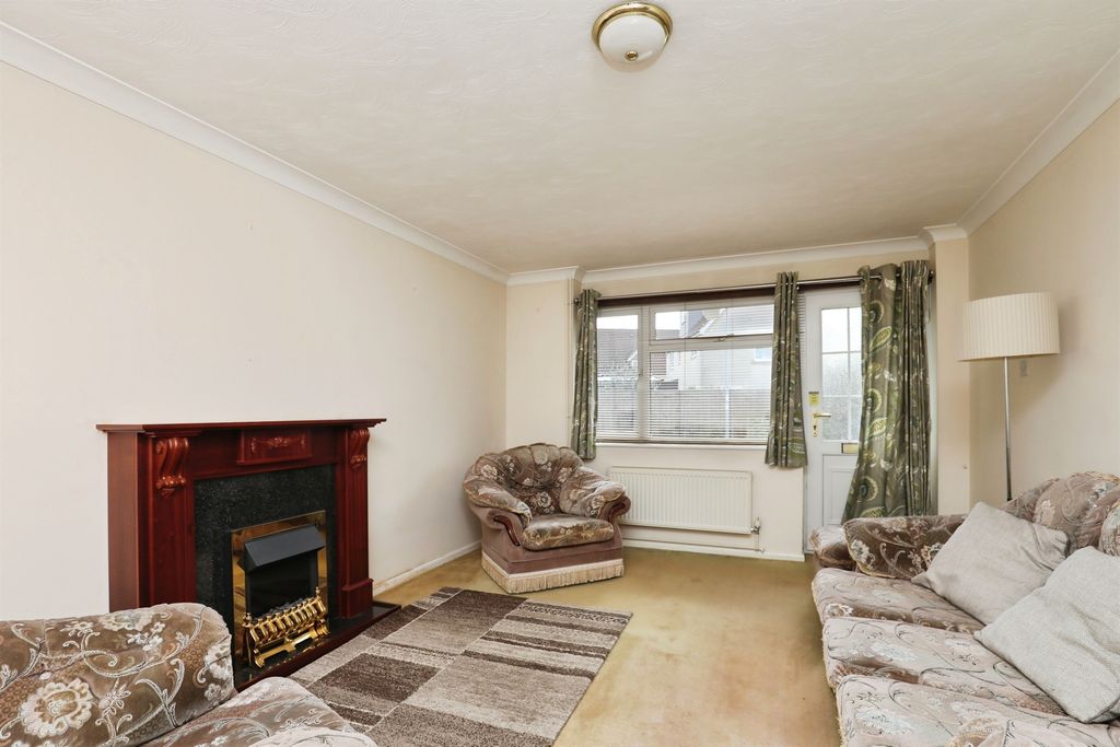Property photo 2 of 17