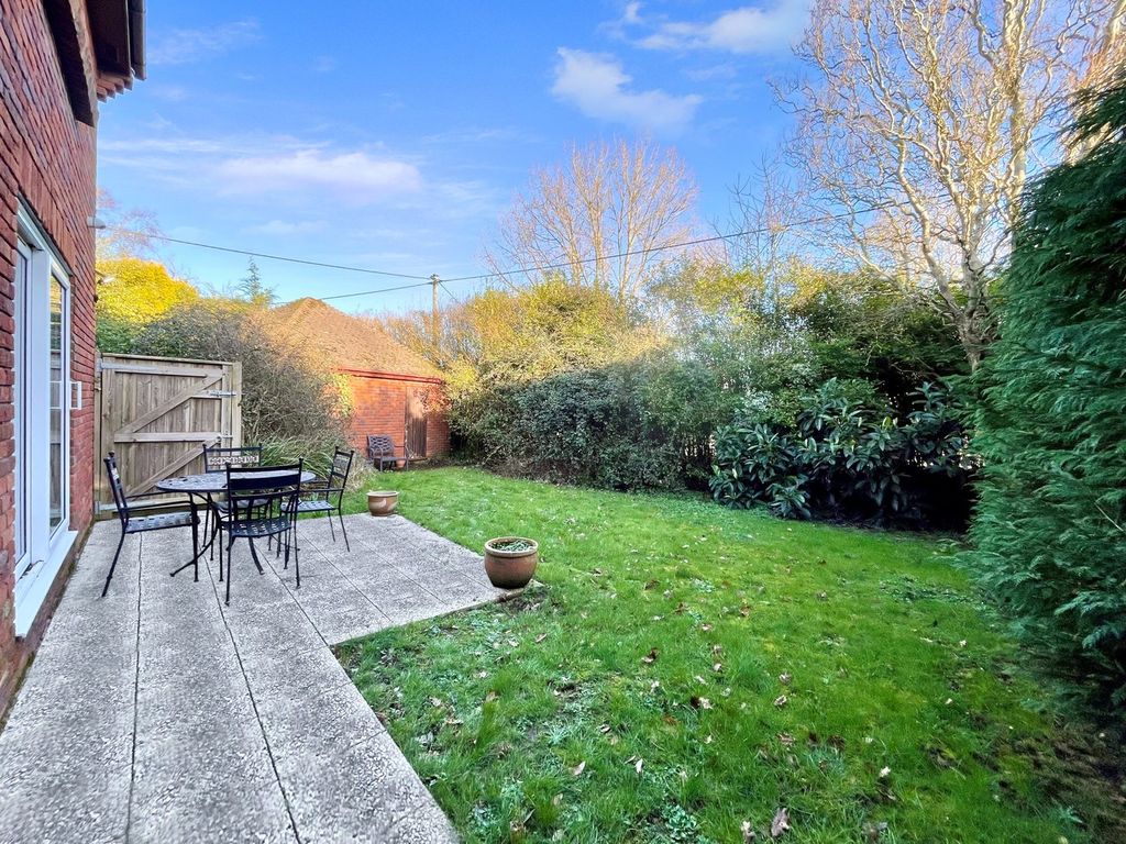 Property photo 2 of 25