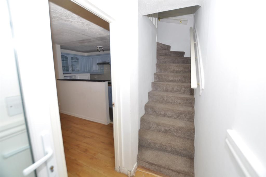 Property photo 2 of 18 Entrance