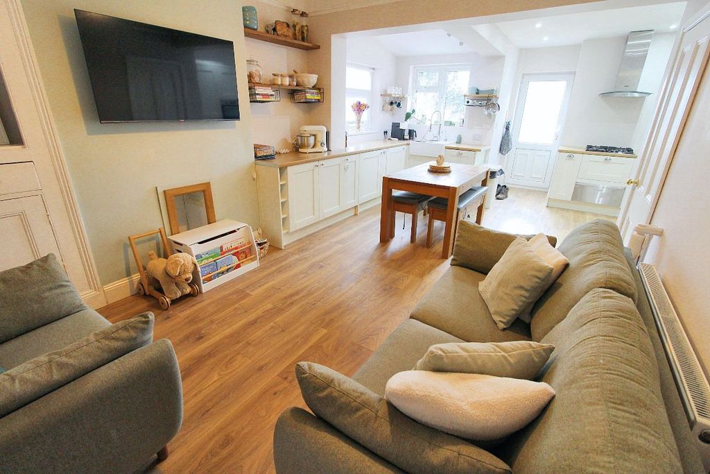 Property photo 2 of 18