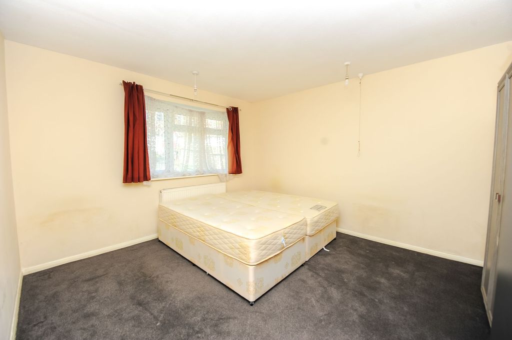 Property photo 1 of 4