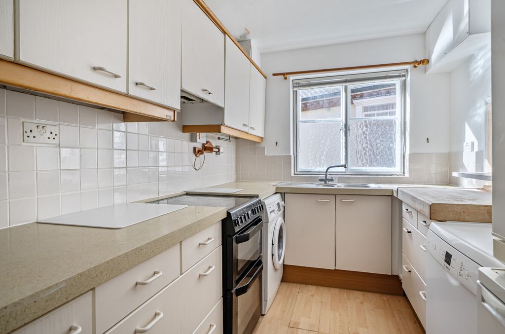 Property photo 2 of 13 1360058-10-68d403...