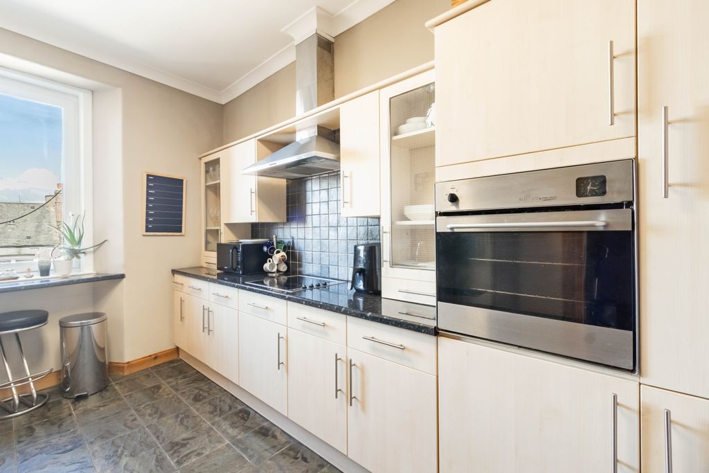 Property photo 3 of 27 Kitchen
