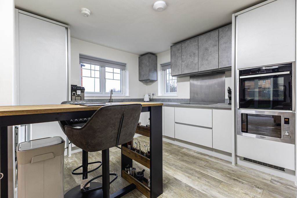 Property photo 2 of 17 Kitchen