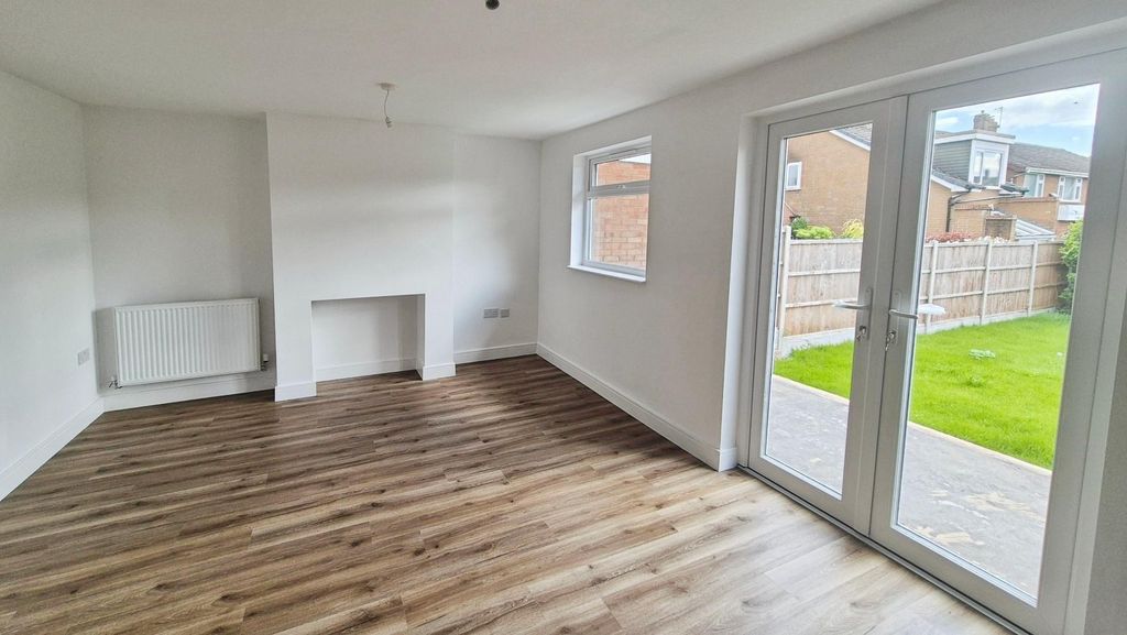 Property photo 2 of 20 Open Plan Lounge / Kitchen