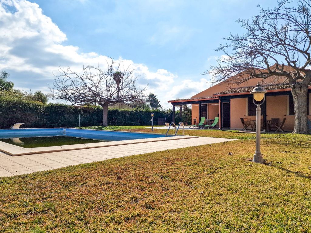 Property photo 2 of 35