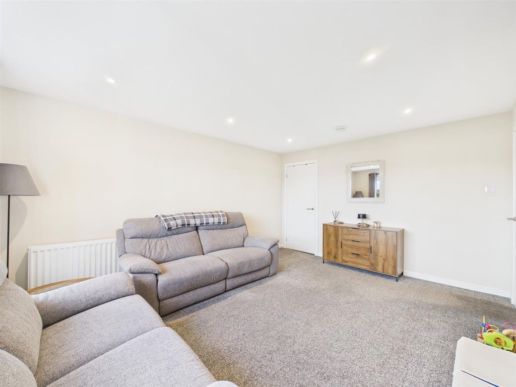 Property photo 3 of 18 Cam03782G0-Pr0254-Still022_Alt.Jpg