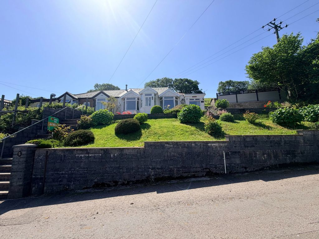 Property photo 2 of 31