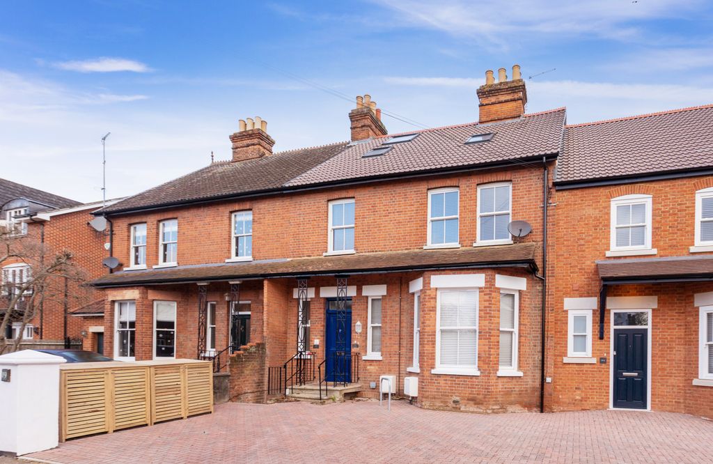 Property photo 1 of 13 Flat 1 19 St Lukes Road-01