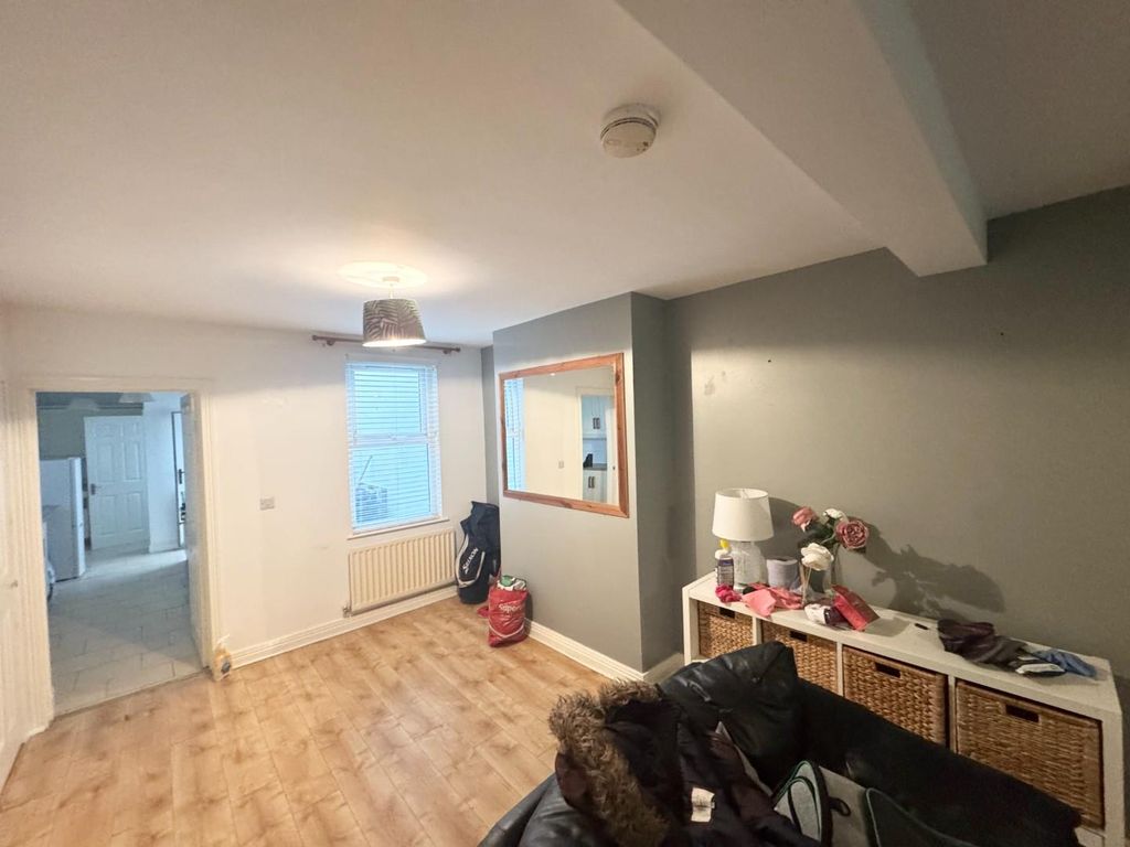 Property photo 3 of 9 Living Room