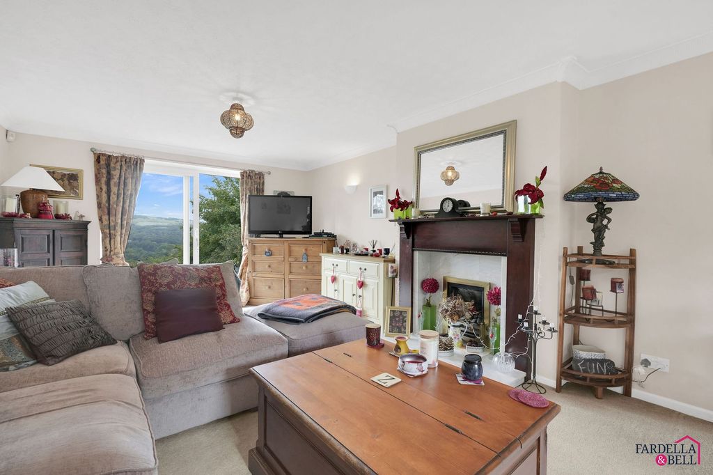 Property photo 2 of 27