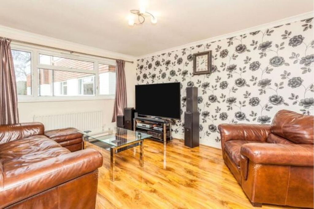 Property photo 2 of 8