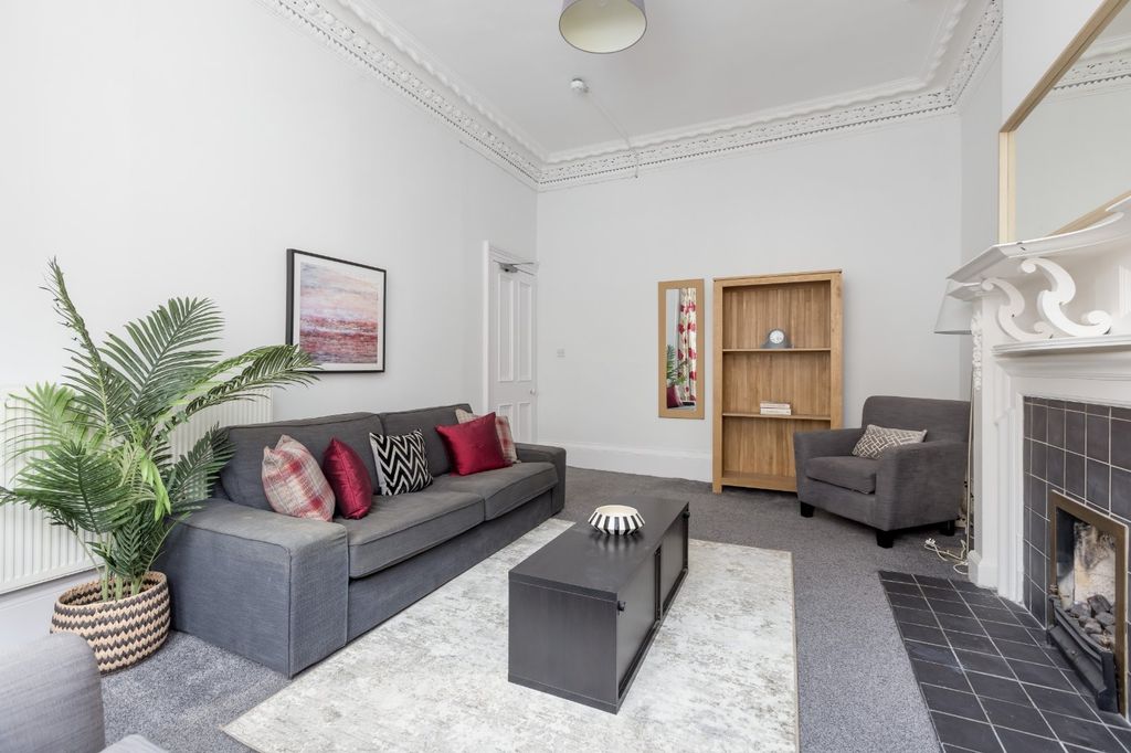 Property photo 3 of 17 Sitting Room