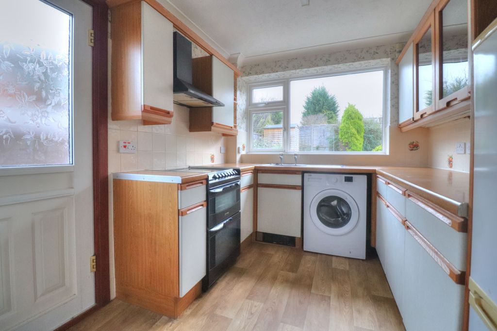 Property photo 3 of 20 Kitchen