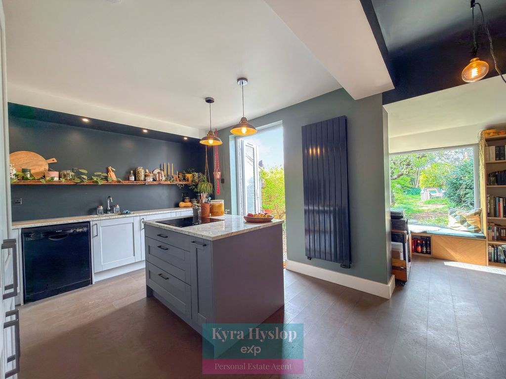 Property photo 2 of 25