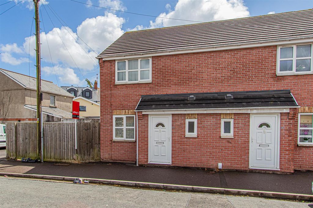 Property photo 1 of 13 Diamond Street 82-1.Jpg