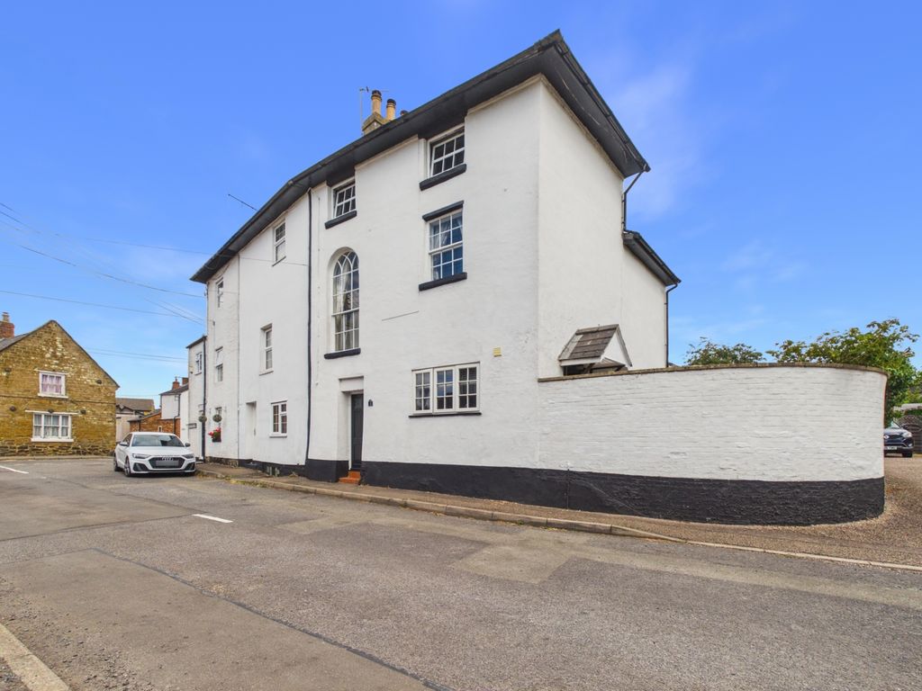 Property photo 1 of 28 Knutsford Lane