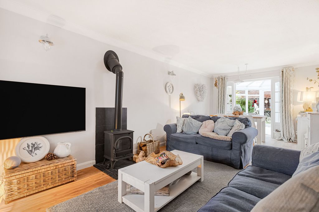 Property photo 2 of 26