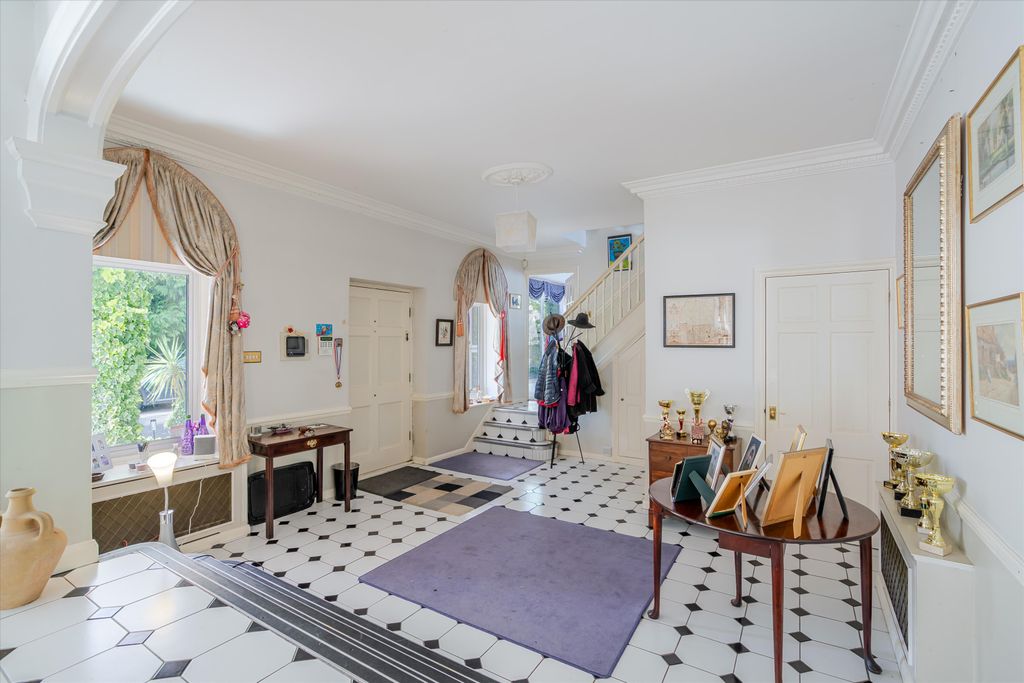 Property photo 2 of 17 Image