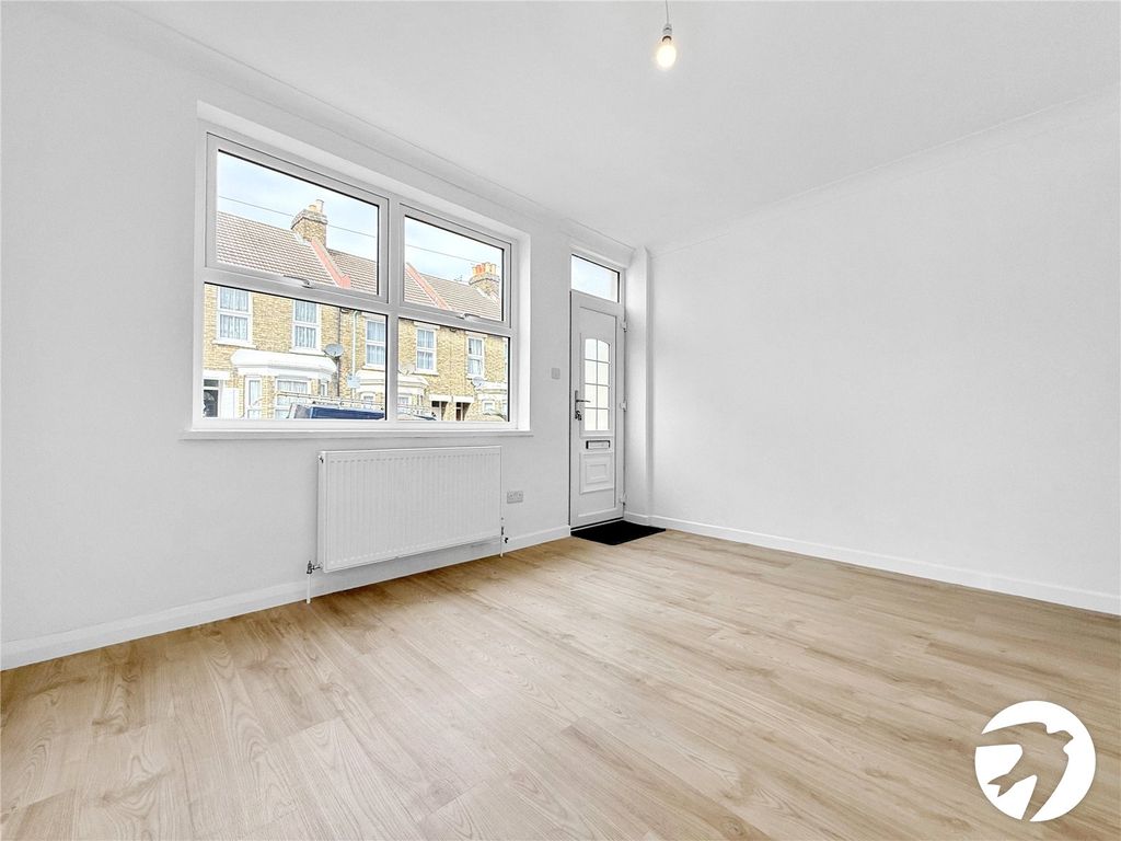 Property photo 3 of 15 Picture No. 02