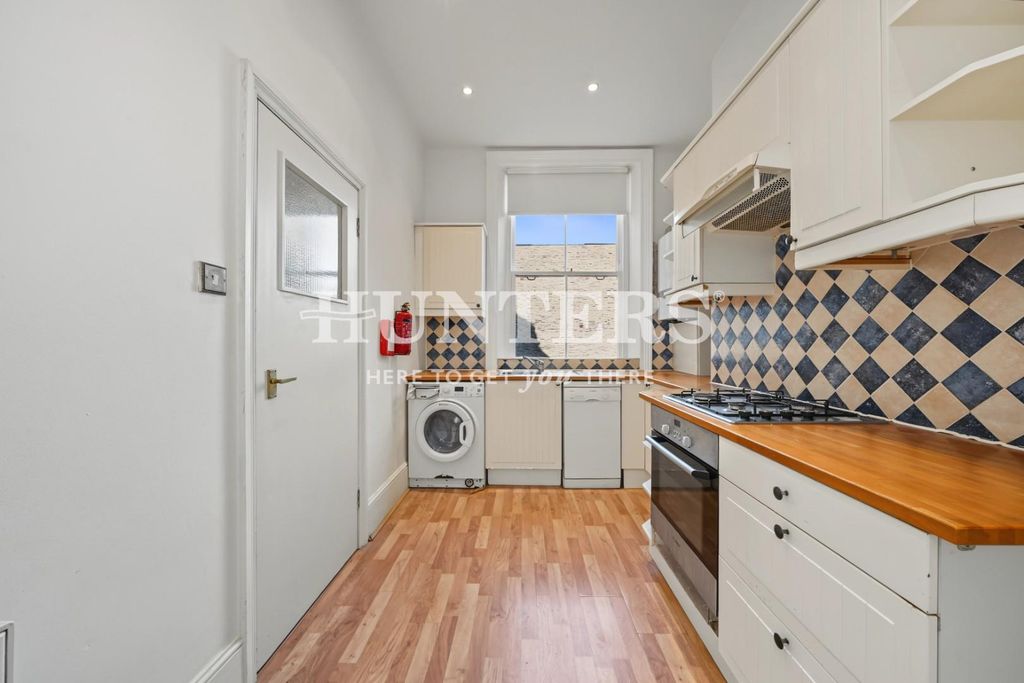 Property photo 3 of 9 Kitchen